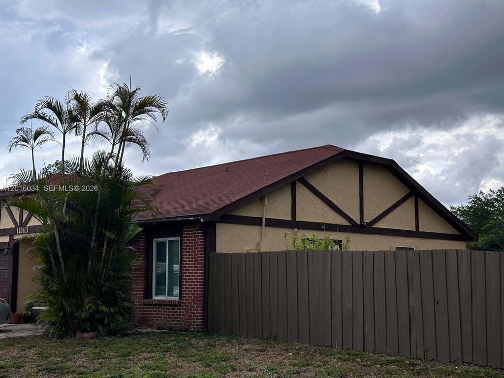 Photo of 11143 E Model Cir E, Boca Raton, FL 33428 (MLS # A12016034)