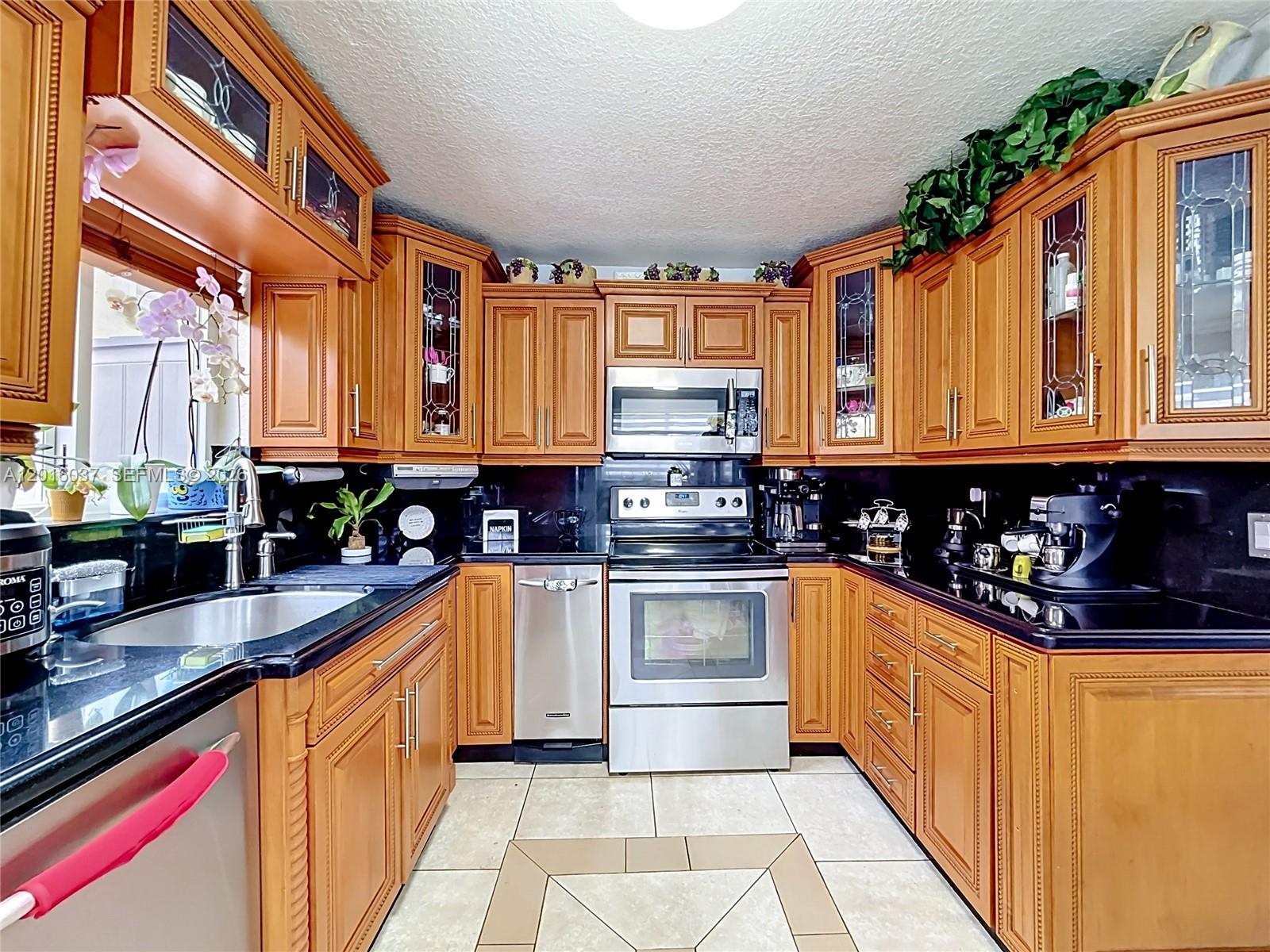 IVINETA CONDO - Residential