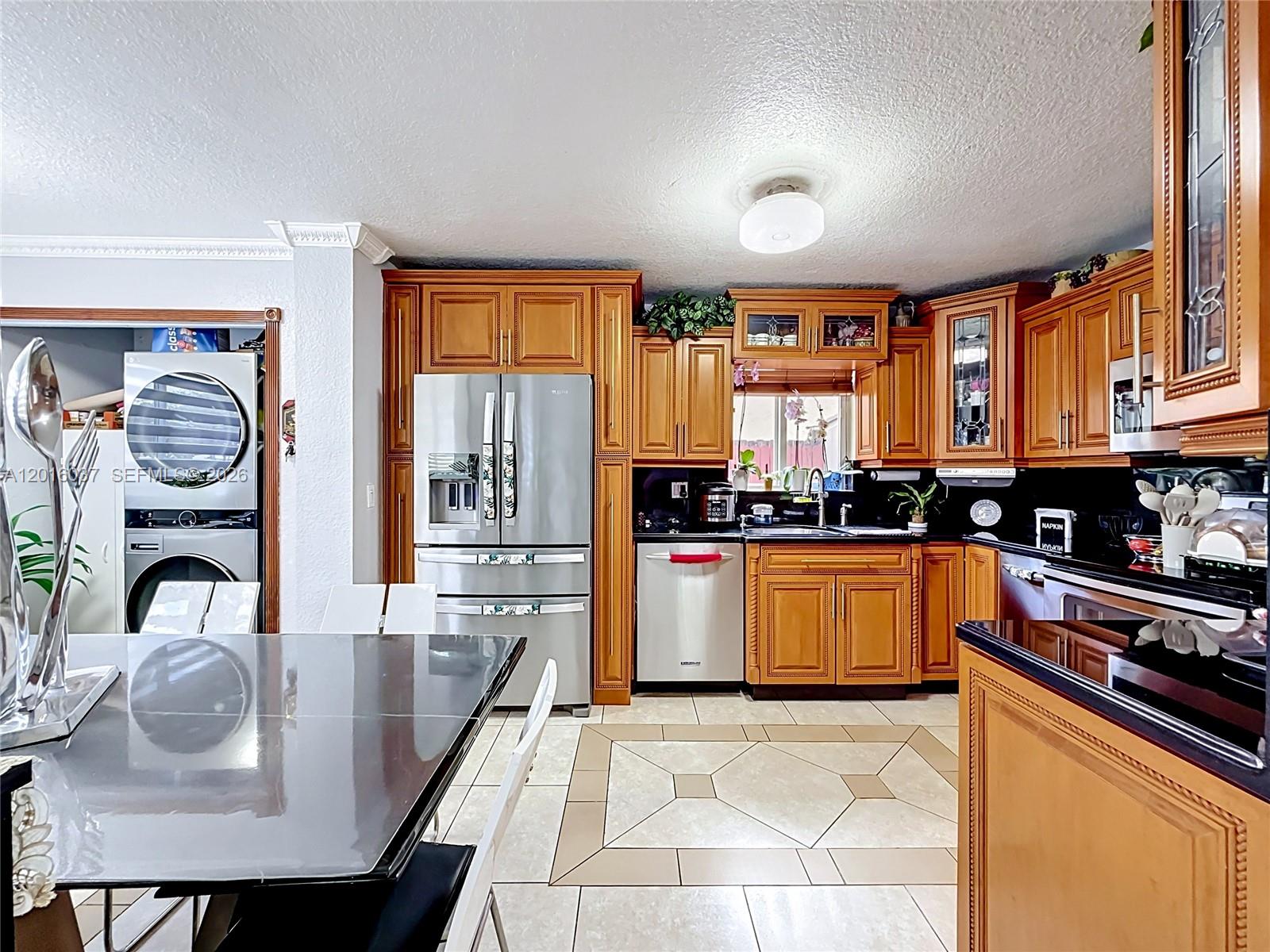 IVINETA CONDO - Residential