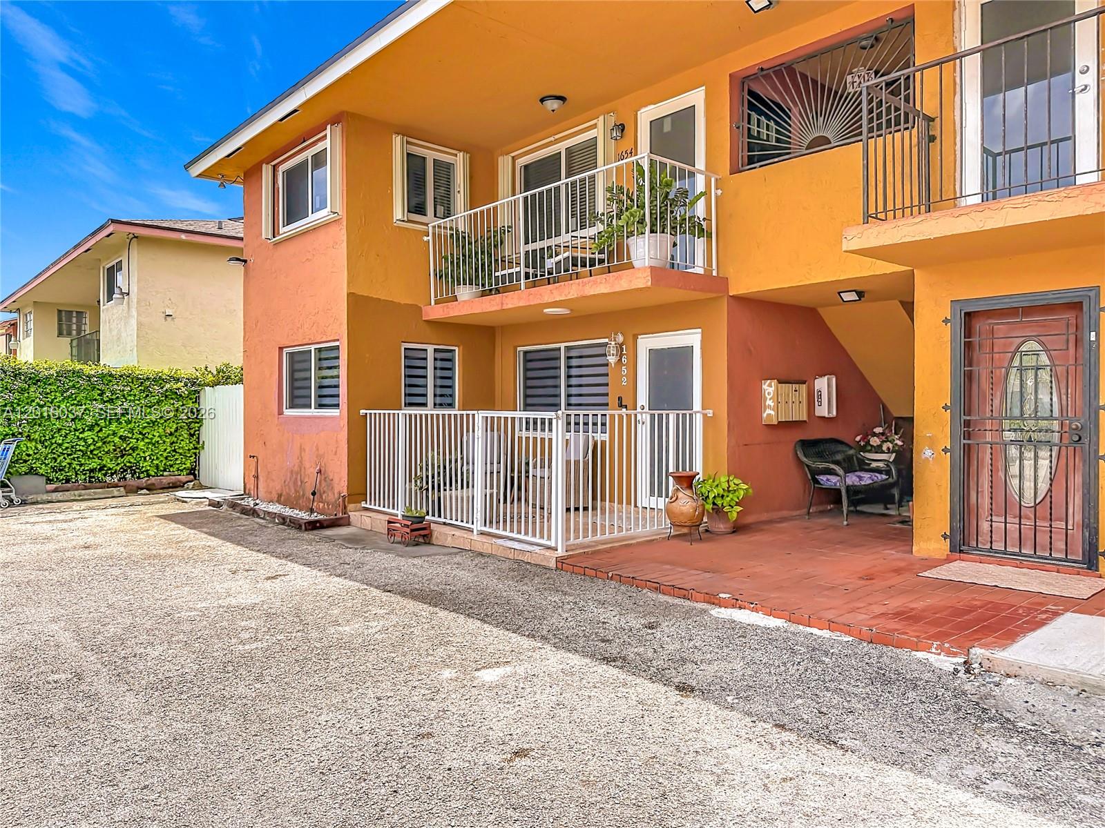 IVINETA CONDO - Residential