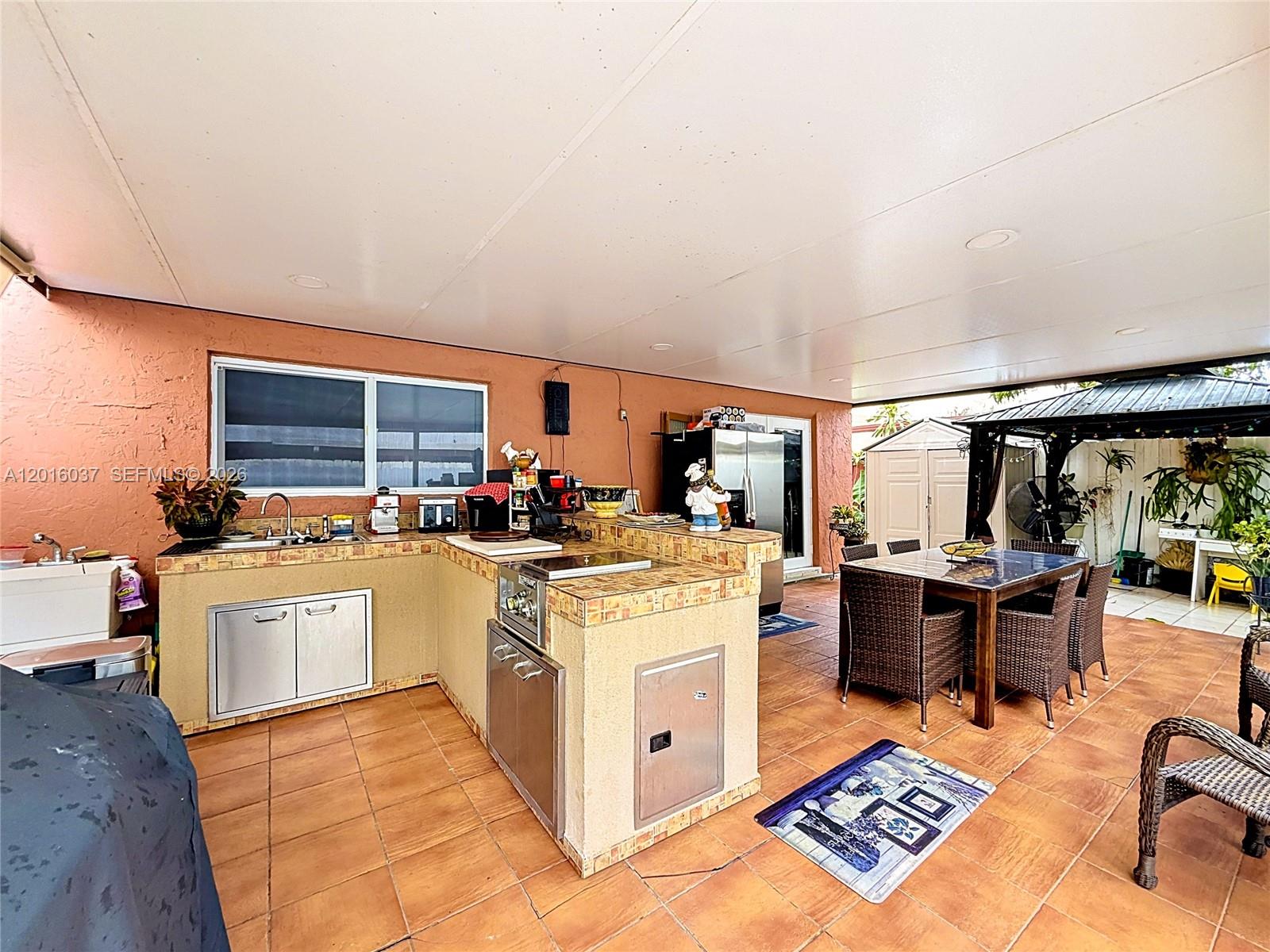 IVINETA CONDO - Residential