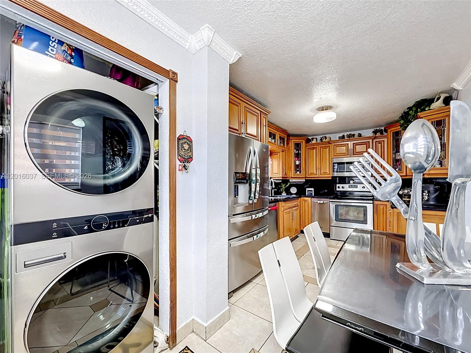 IVINETA CONDO - Residential