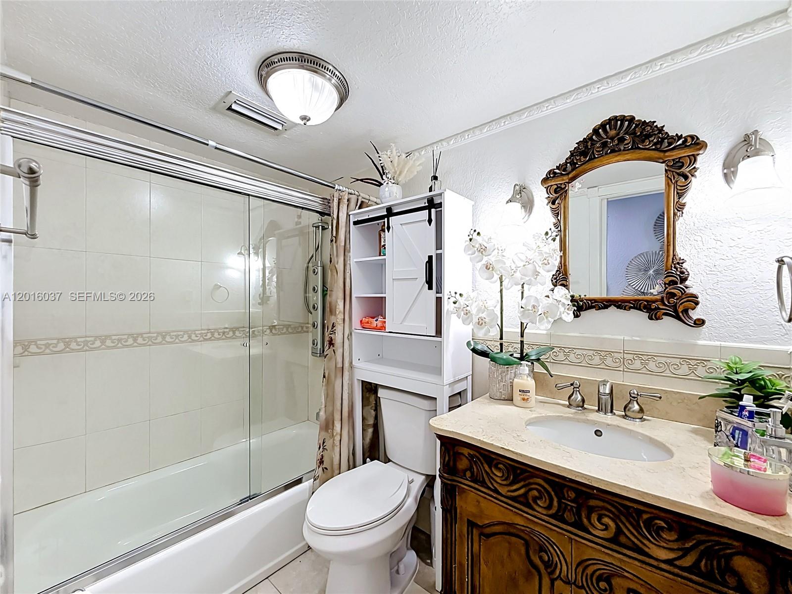 IVINETA CONDO - Residential