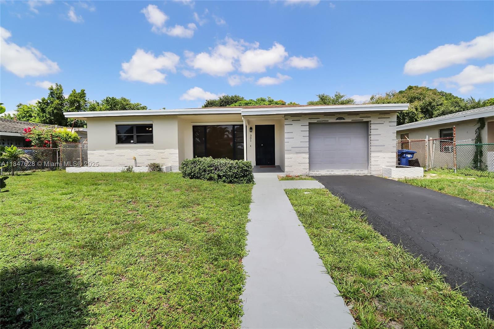 No HOA. Spacious lot 8,217 sqft. 6-bedroom, 2-bath single-family home. Section 8 potential rent is $3,986/month. Exclusive Incentive for primary and investors: save 1.5 points on your rate with my lender (e.g., 6.5% drops to 5%). Primary residents enjoy free appraisal and fully covered mortgage insurance—no 1st-time buyer requirement! HVAC System 2021, Water Heater 2024. The past tenant was there for 3 year, and the rent with Section 8 was $3,697​​‌​​​​‌​‌​​​‌‌​​​‌‌‌​​‌​​‌‌​​​​ USD.