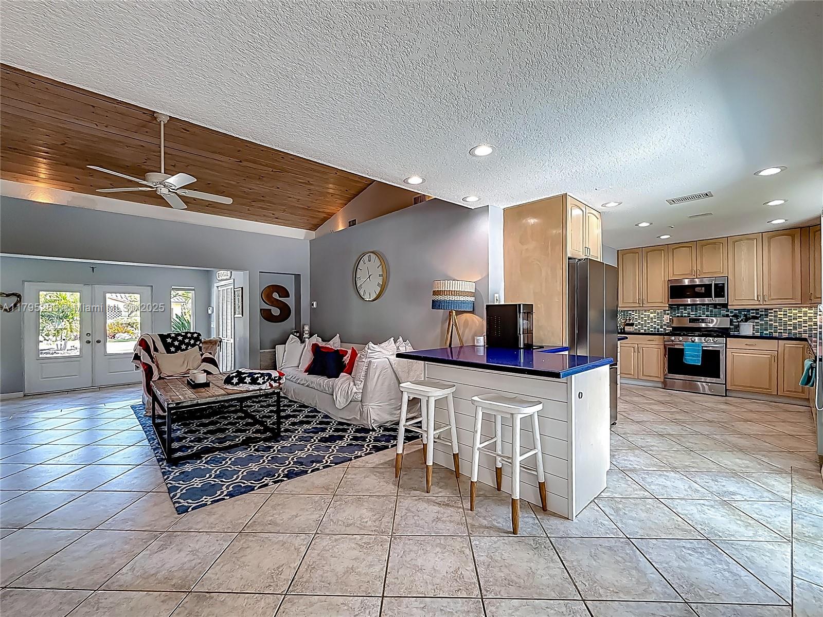 HILLSBORO SHORES SEC - Residential