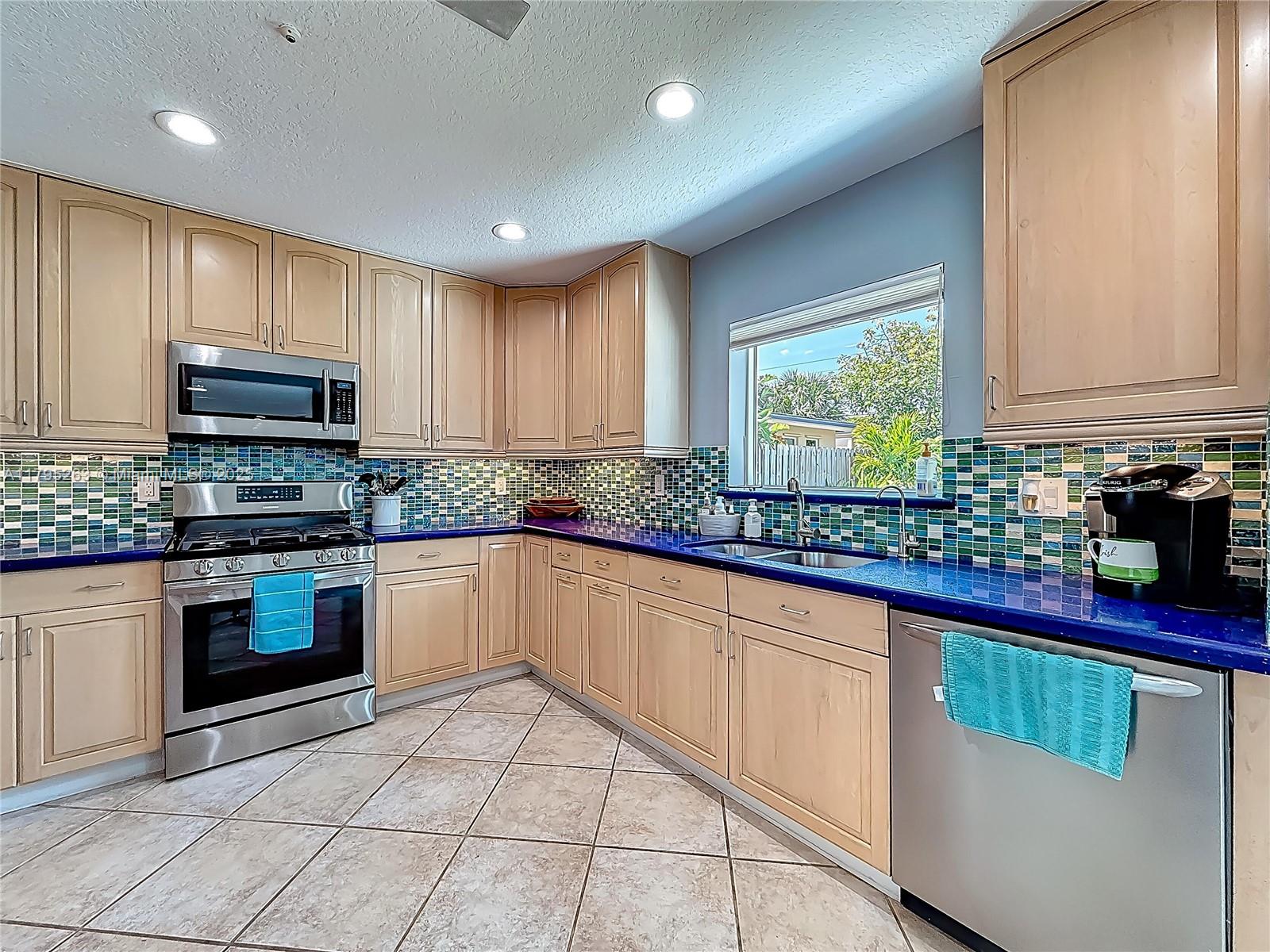 HILLSBORO SHORES SEC - Residential