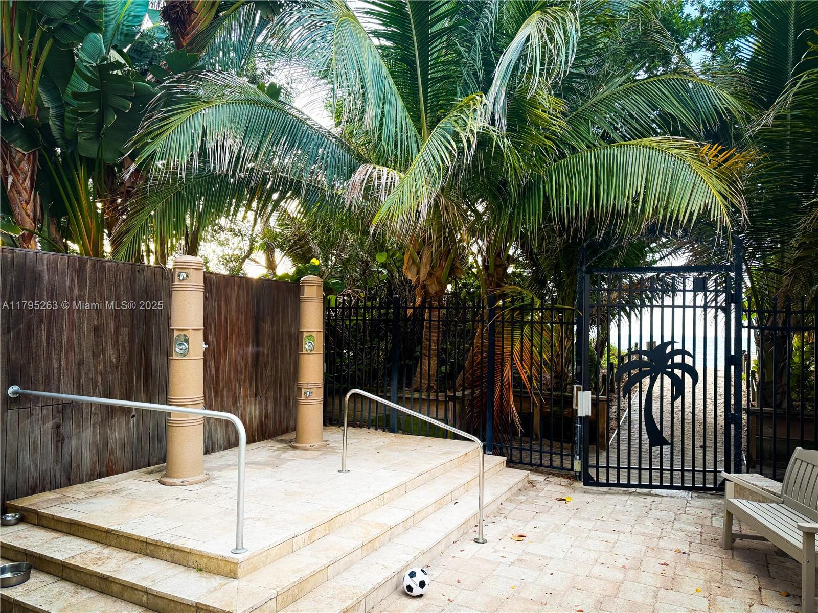 HILLSBORO SHORES SEC - Residential