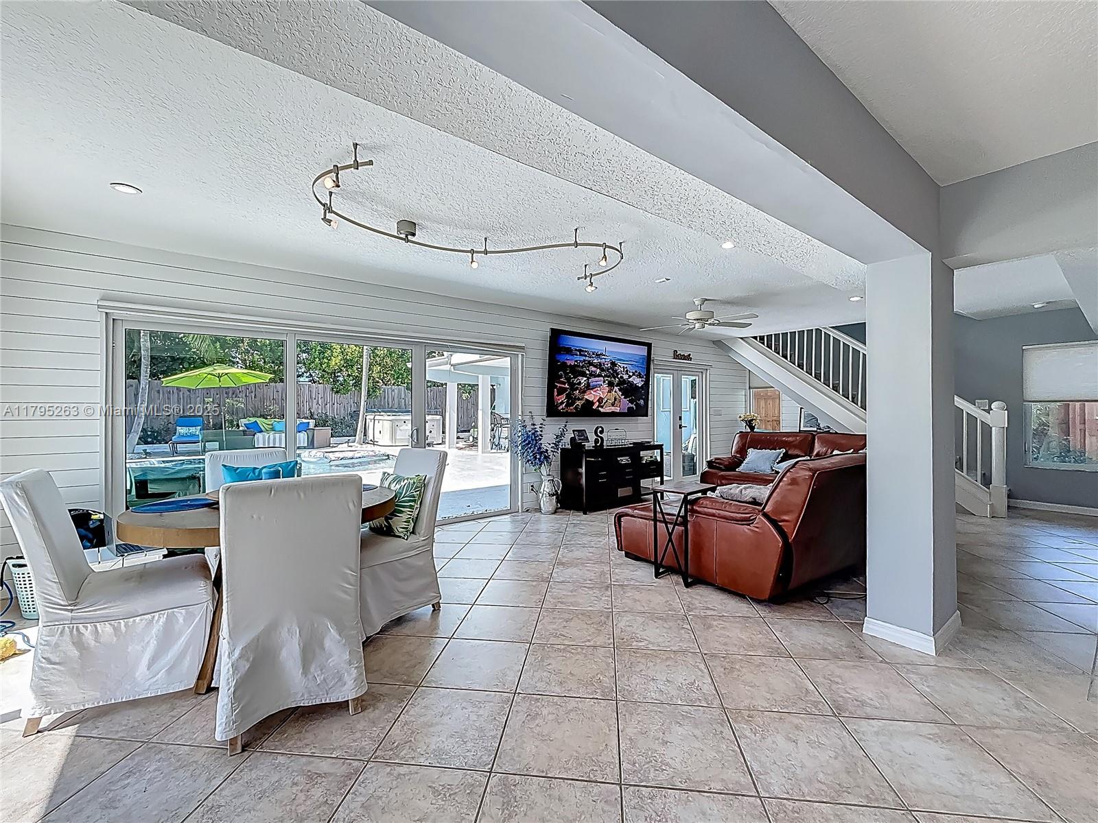HILLSBORO SHORES SEC - Residential