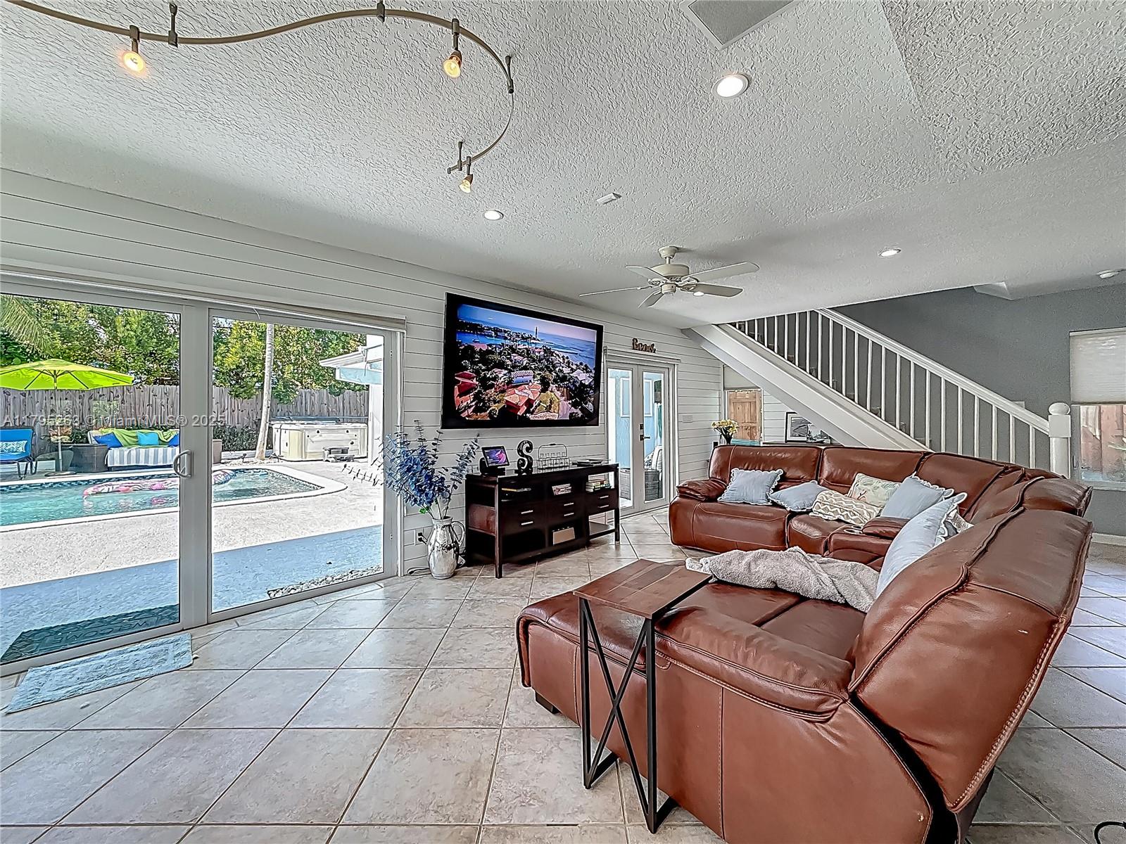 HILLSBORO SHORES SEC - Residential