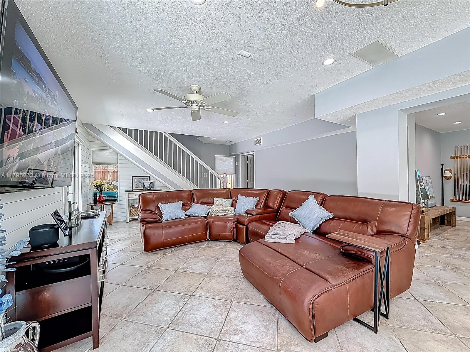 HILLSBORO SHORES SEC - Residential