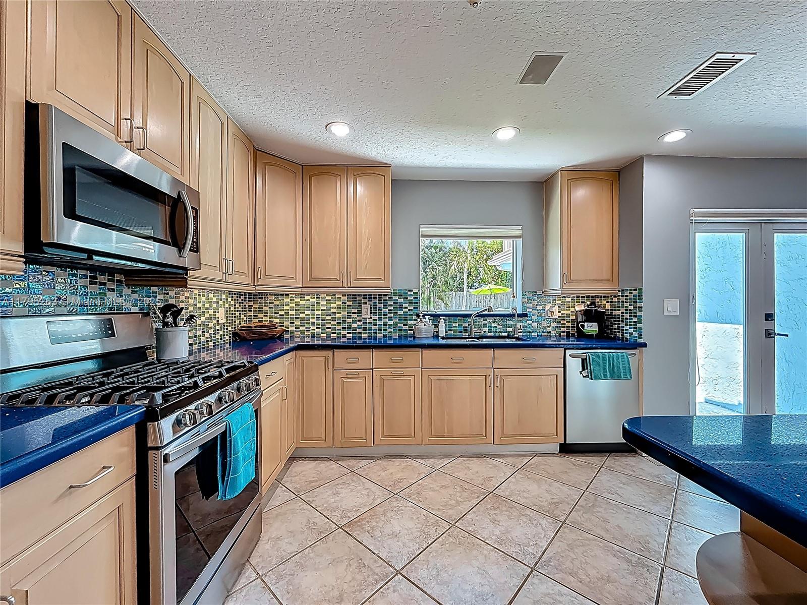 HILLSBORO SHORES SEC - Residential