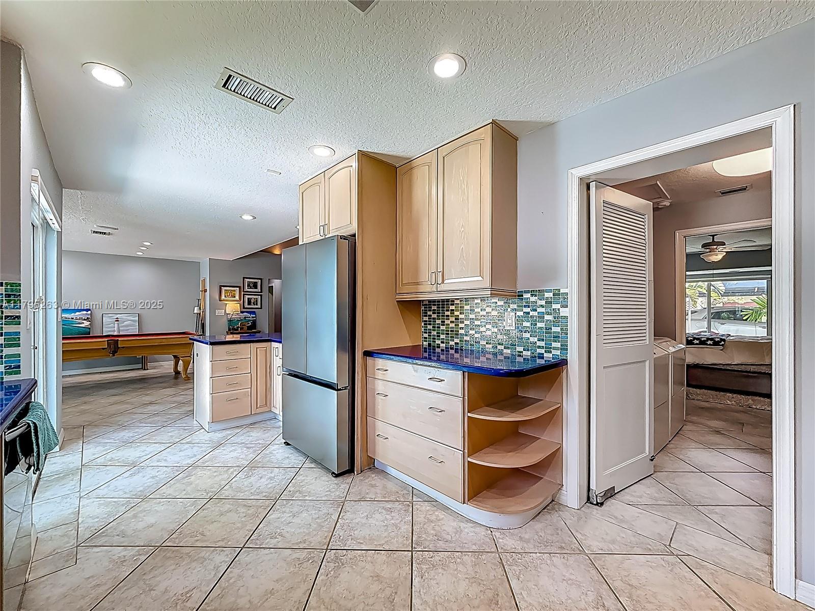HILLSBORO SHORES SEC - Residential