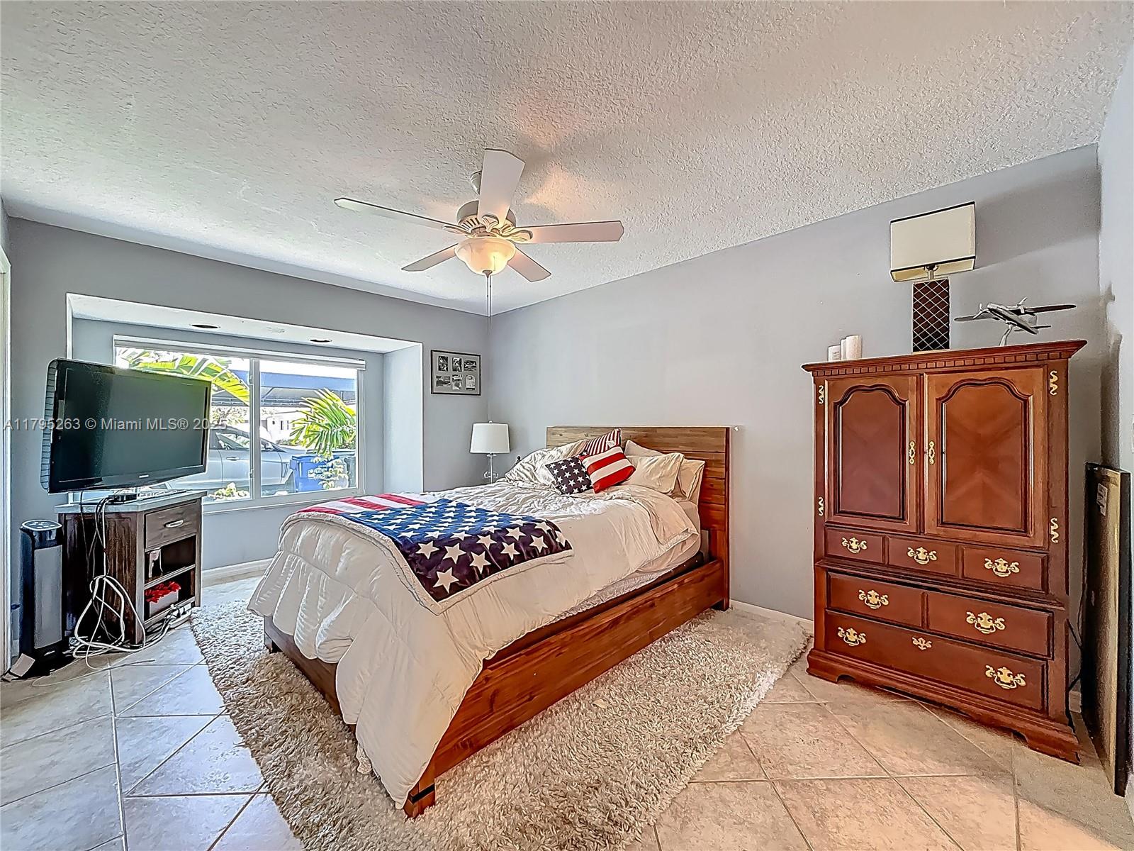HILLSBORO SHORES SEC - Residential
