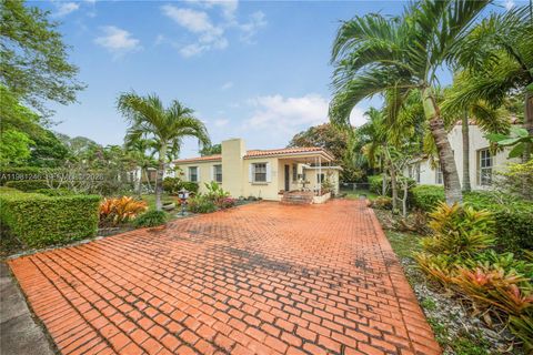 Photo of 512 Mendoza Ave, Coral Gables, FL 33134 (MLS # A11981246)