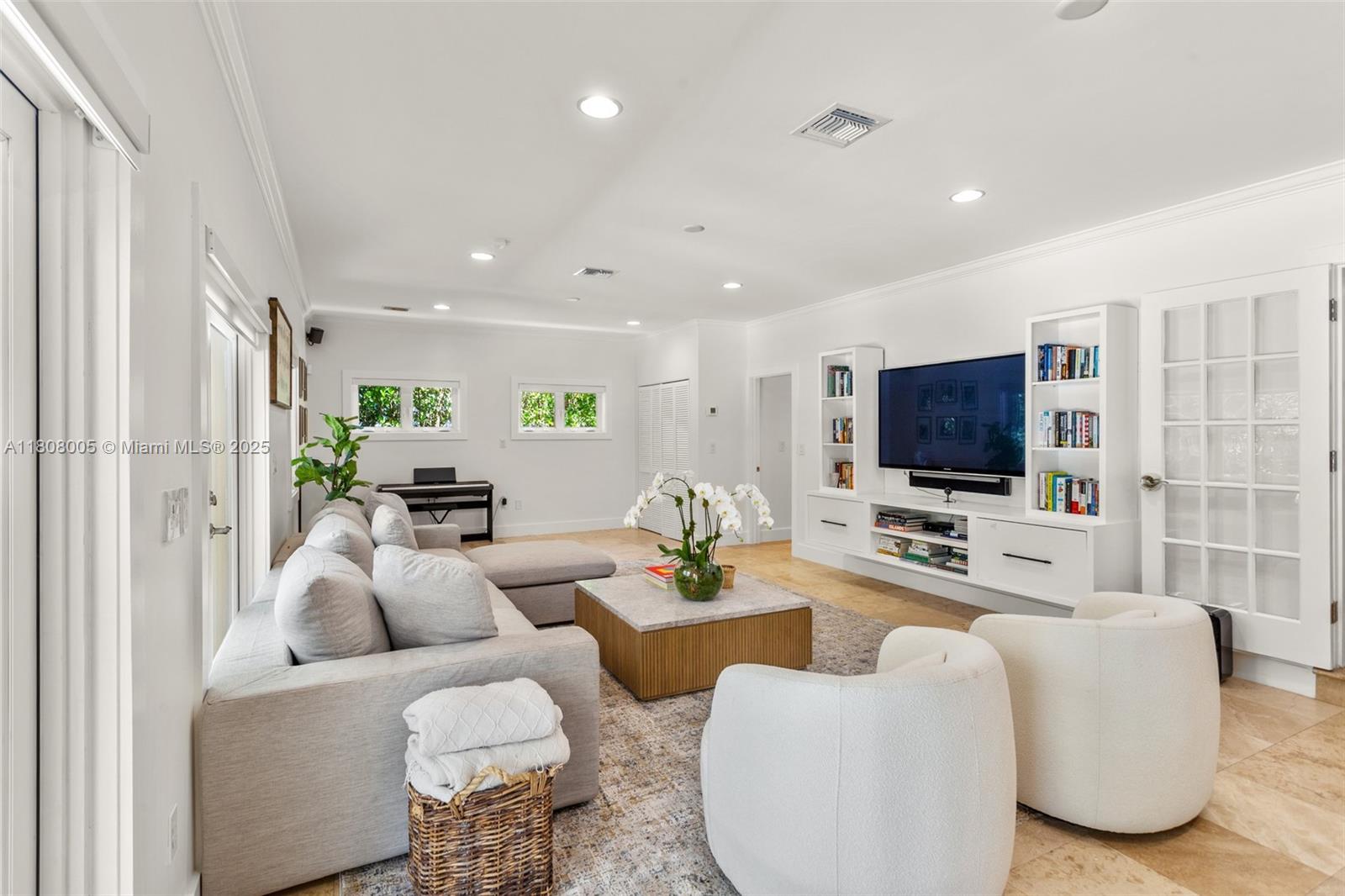 UNIVERSITY ESTATES - Residential