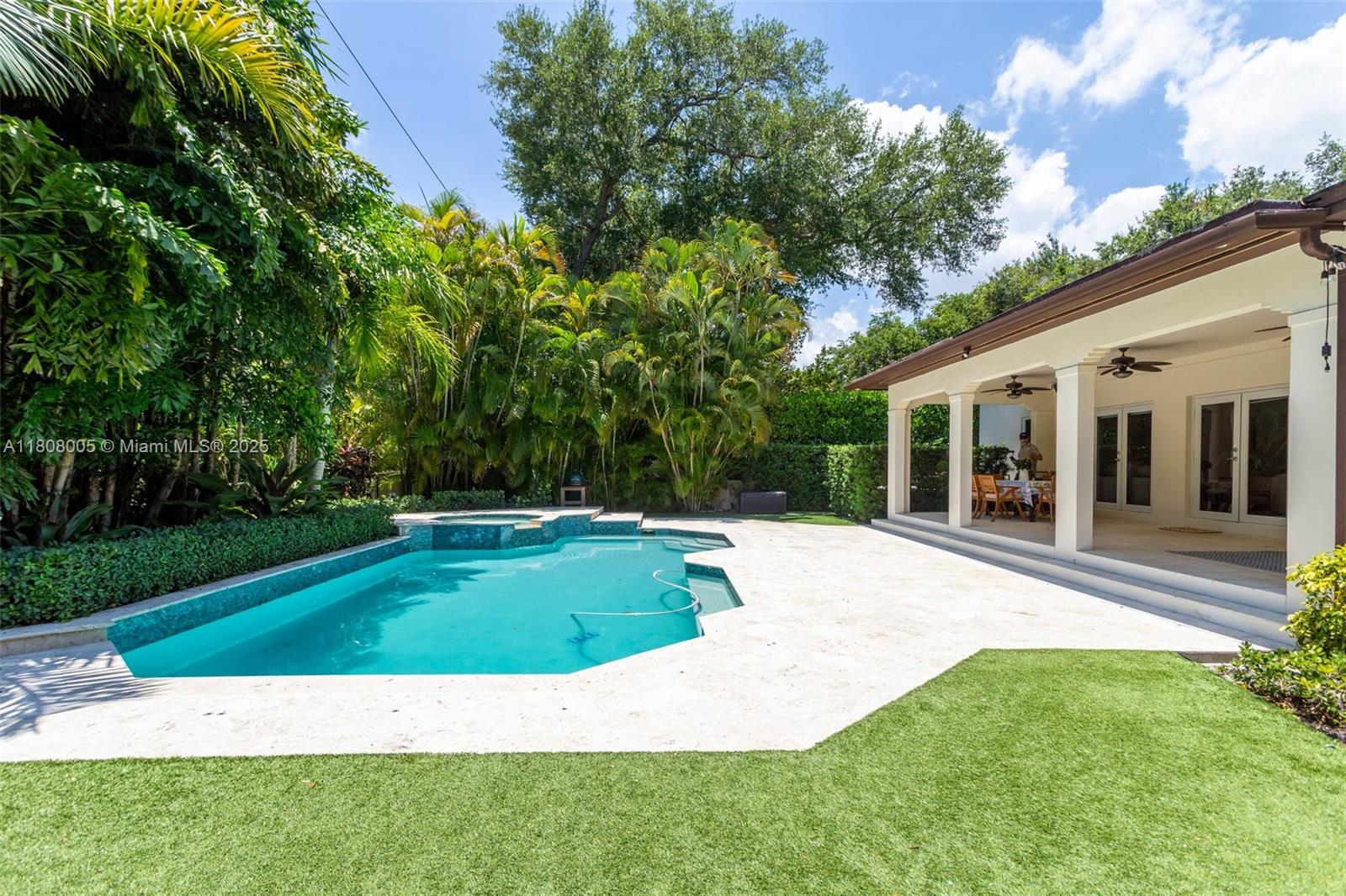 UNIVERSITY ESTATES - Residential