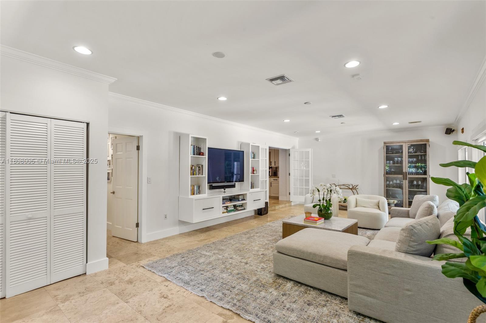 UNIVERSITY ESTATES - Residential