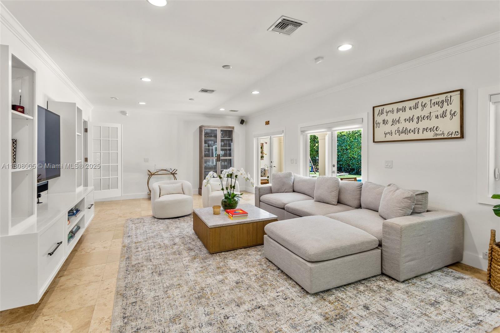 UNIVERSITY ESTATES - Residential