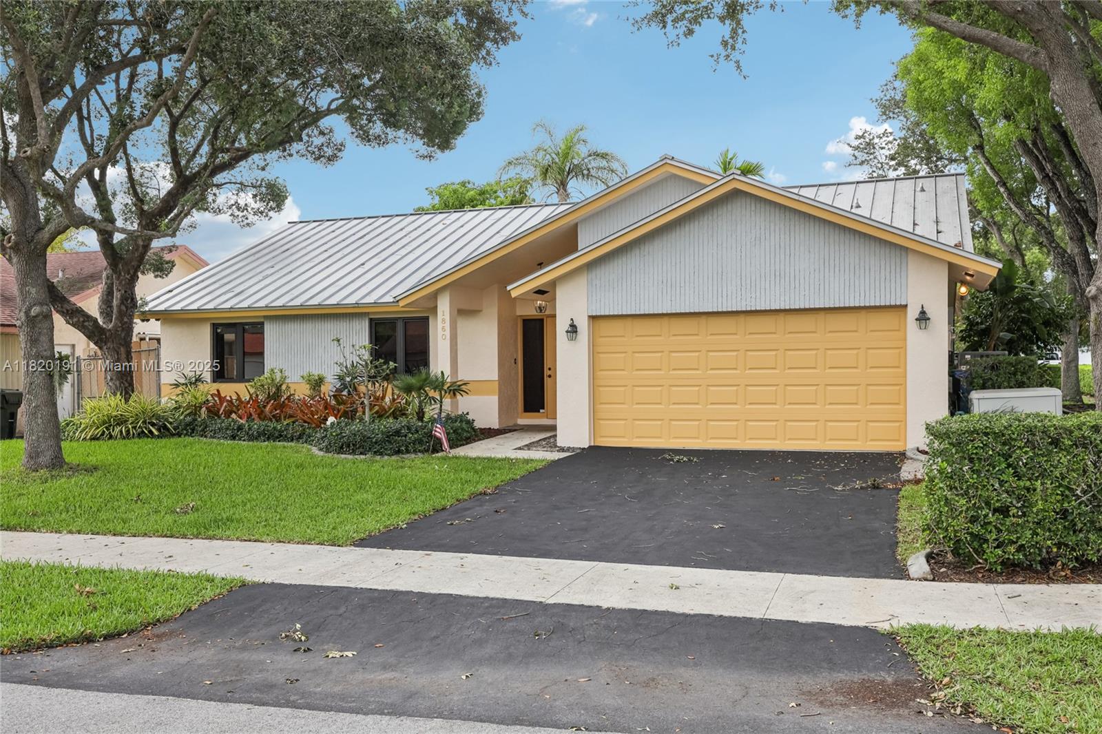 Property for Sale at 1860 Nw 43rd St, Oakland Park, Miami-Dade County, Florida - Bedrooms: 3 
Bathrooms: 2  - $580,000