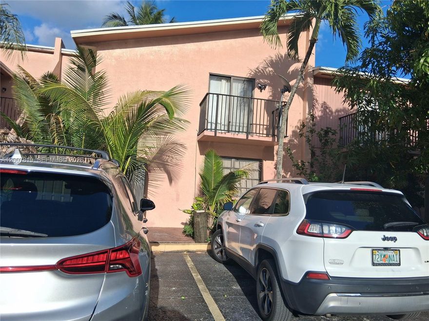 Beautifully updated 3-bedroom, 2-bath townhouse in the heart of Hollywood. This spacious home offers an open living area, a functional layout, and well-maintained interiors. Enjoy a bright kitchen, comfortable bedrooms, and a private outdoor space perfect for relaxing or entertaining. Conveniently located near major highways, shopping, schools, and parks. Move-in ready and ideal for first-time homebuyers.