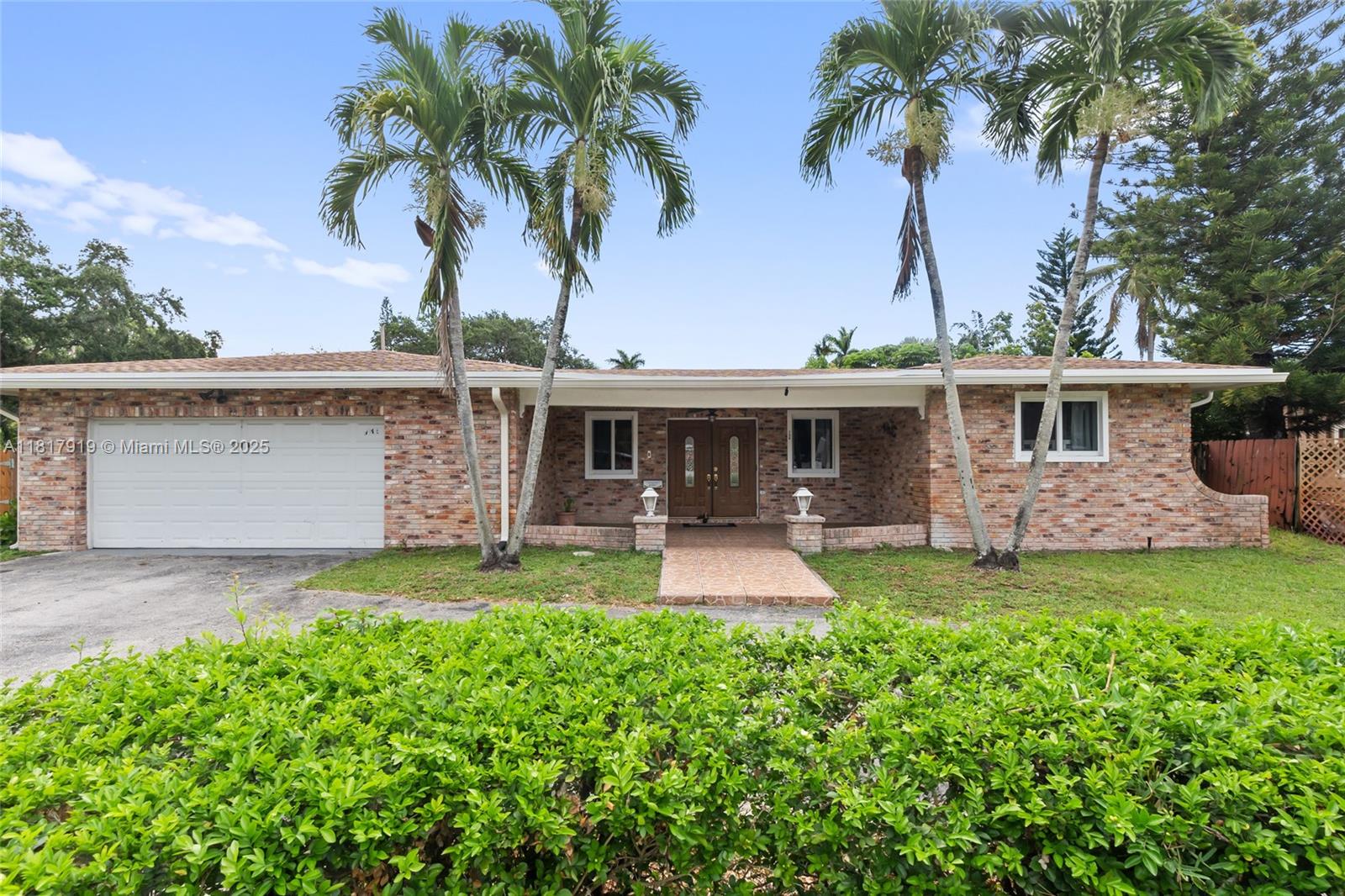Property for Sale at 736 Ixora Ln, Plantation, Miami-Dade County, Florida - Bedrooms: 4 
Bathrooms: 3  - $708,000