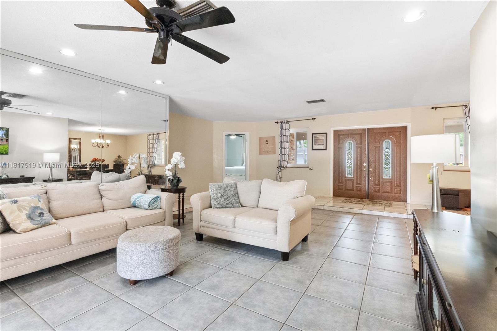 736 Ixora Ln