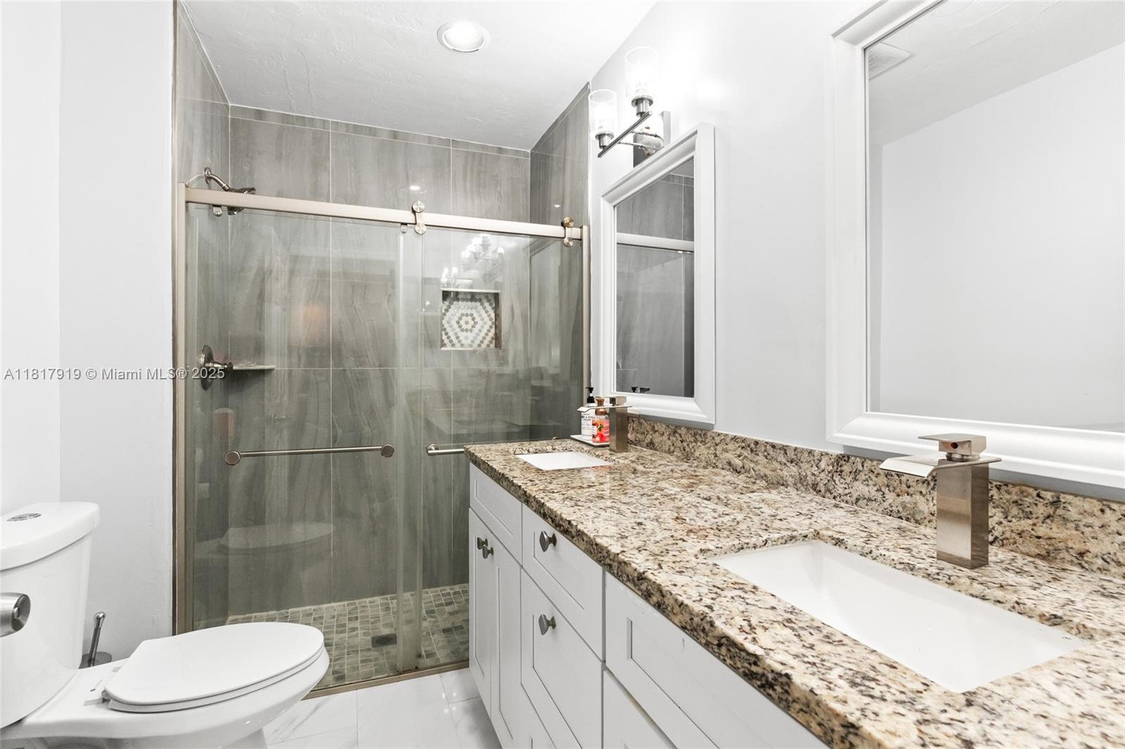 736 Ixora Ln