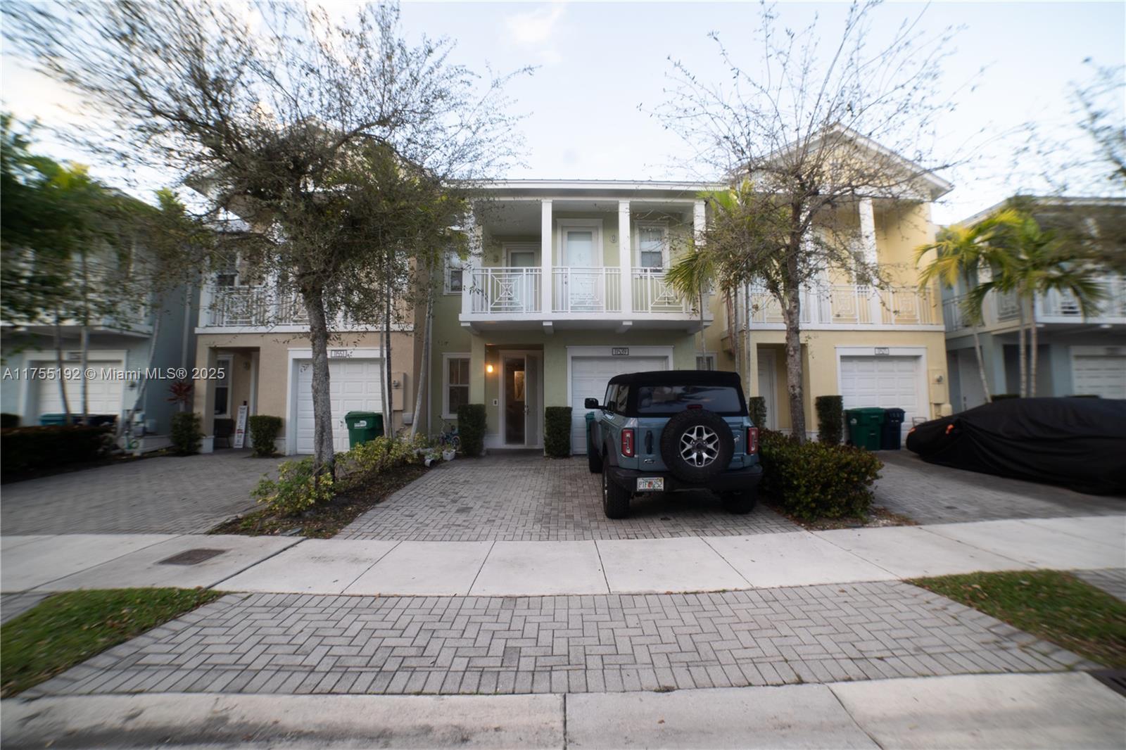 Property for Sale at 11539 Nw 75th Ln 11539, Doral, Miami-Dade County, Florida - Bedrooms: 3 
Bathrooms: 3  - $650,000