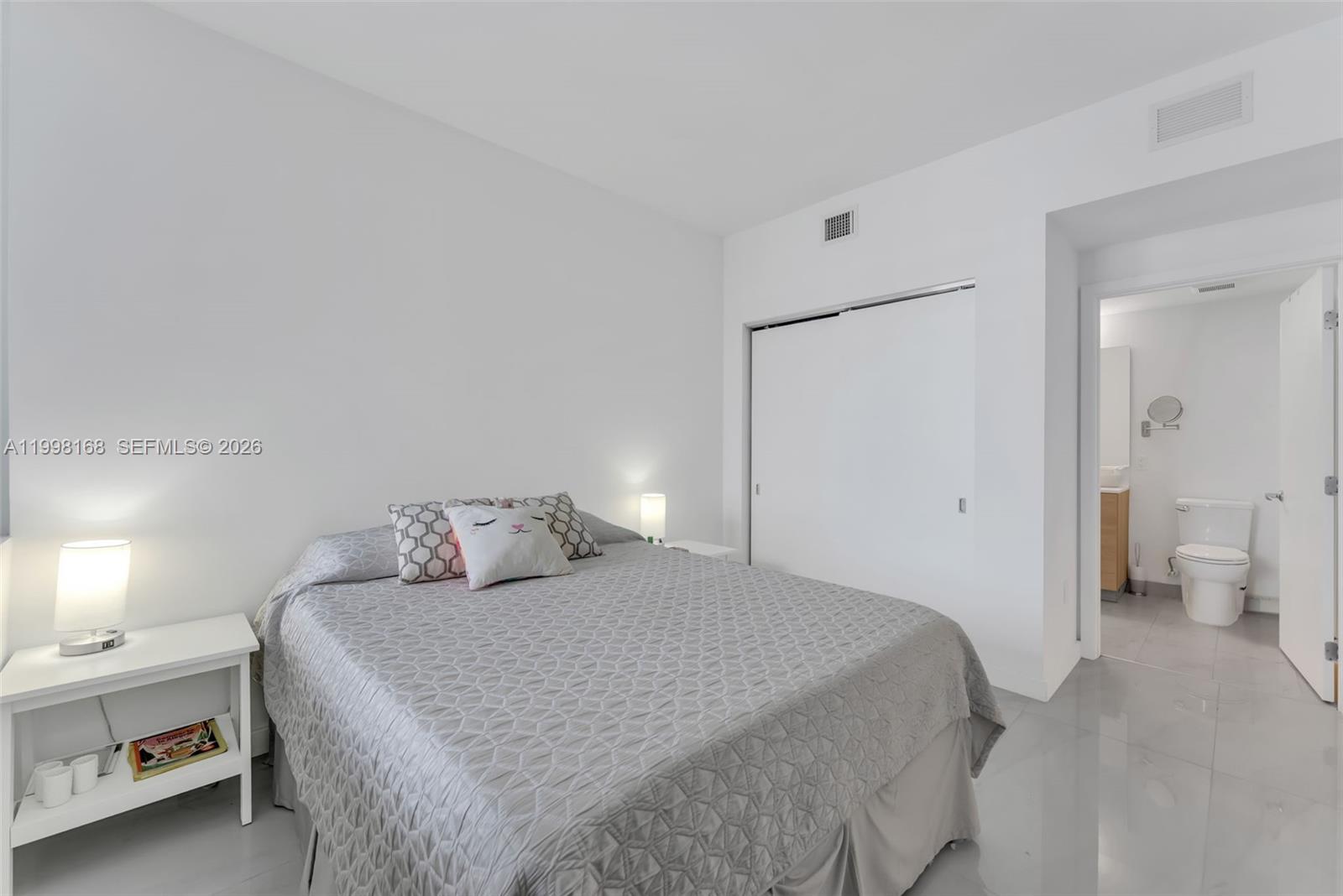 THE HARBOUR SOUTH CONDO - Residential