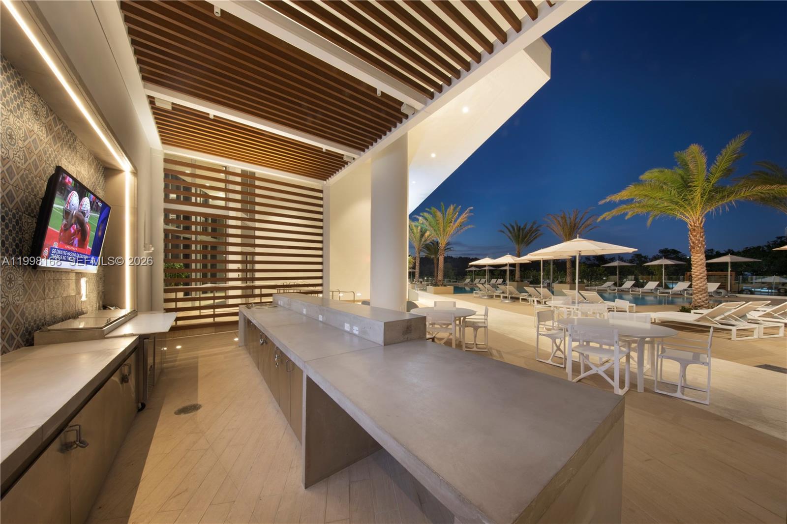 THE HARBOUR SOUTH CONDO - Residential