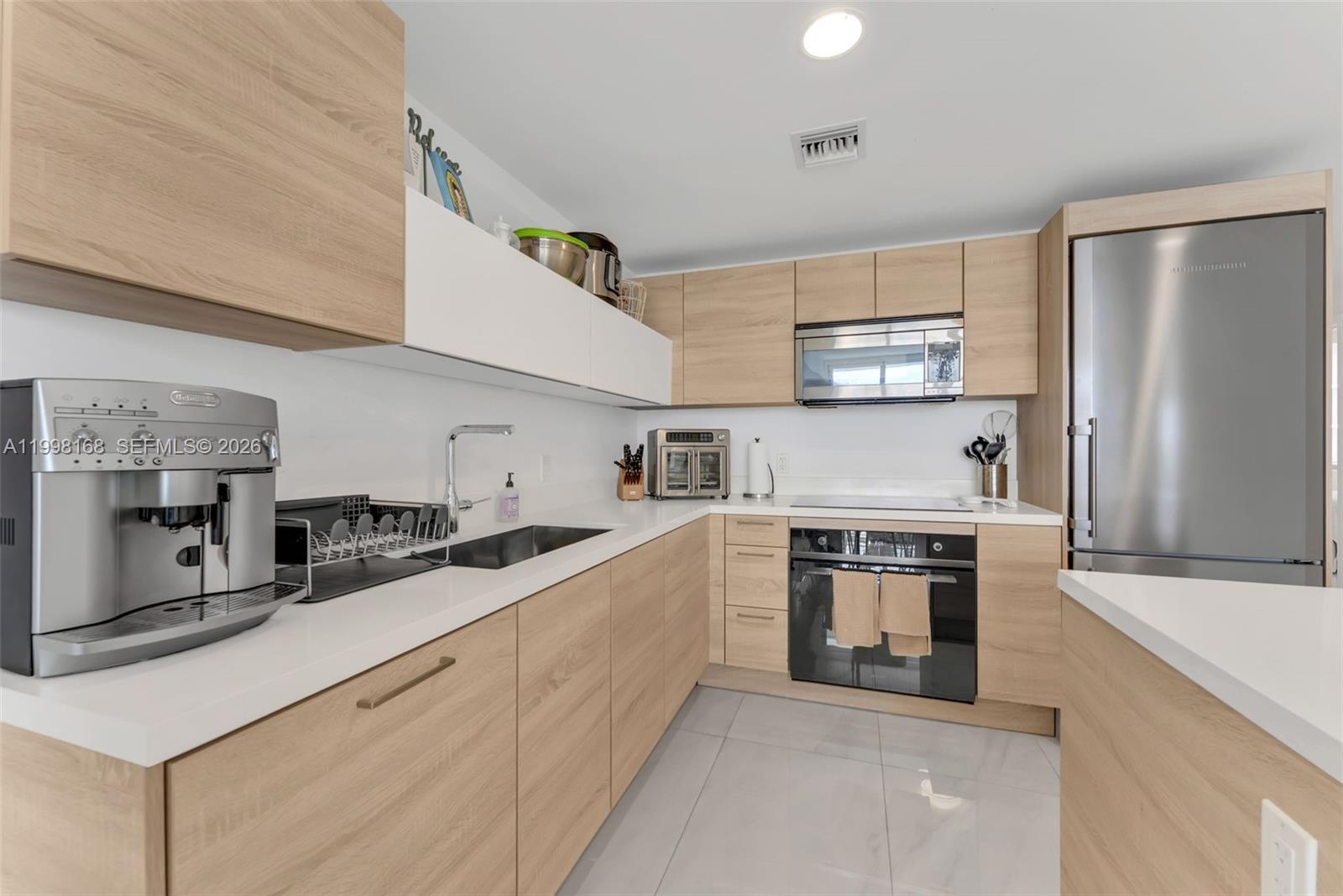 THE HARBOUR SOUTH CONDO - Residential