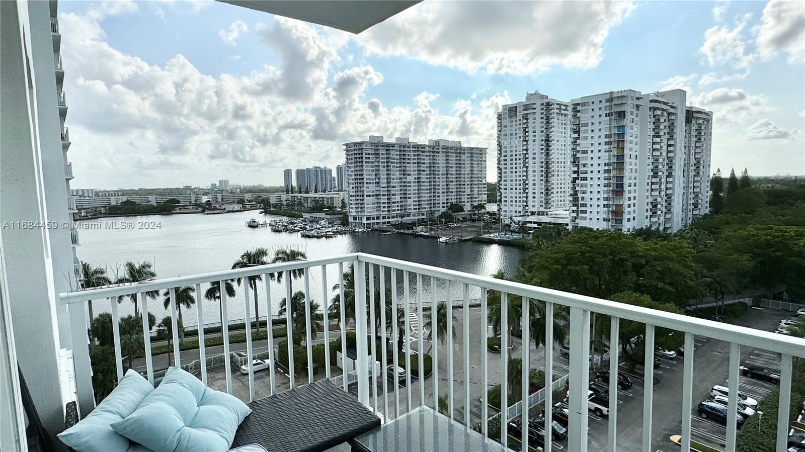 Rental Property at 2801 Ne 183rd St 1005W, Aventura, Miami-Dade County, Florida - Bedrooms: 1 
Bathrooms: 2  - $2,400 MO.