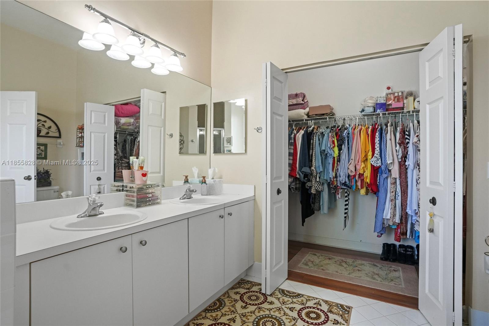 LAKES BY THE BAY AMBER - Residential