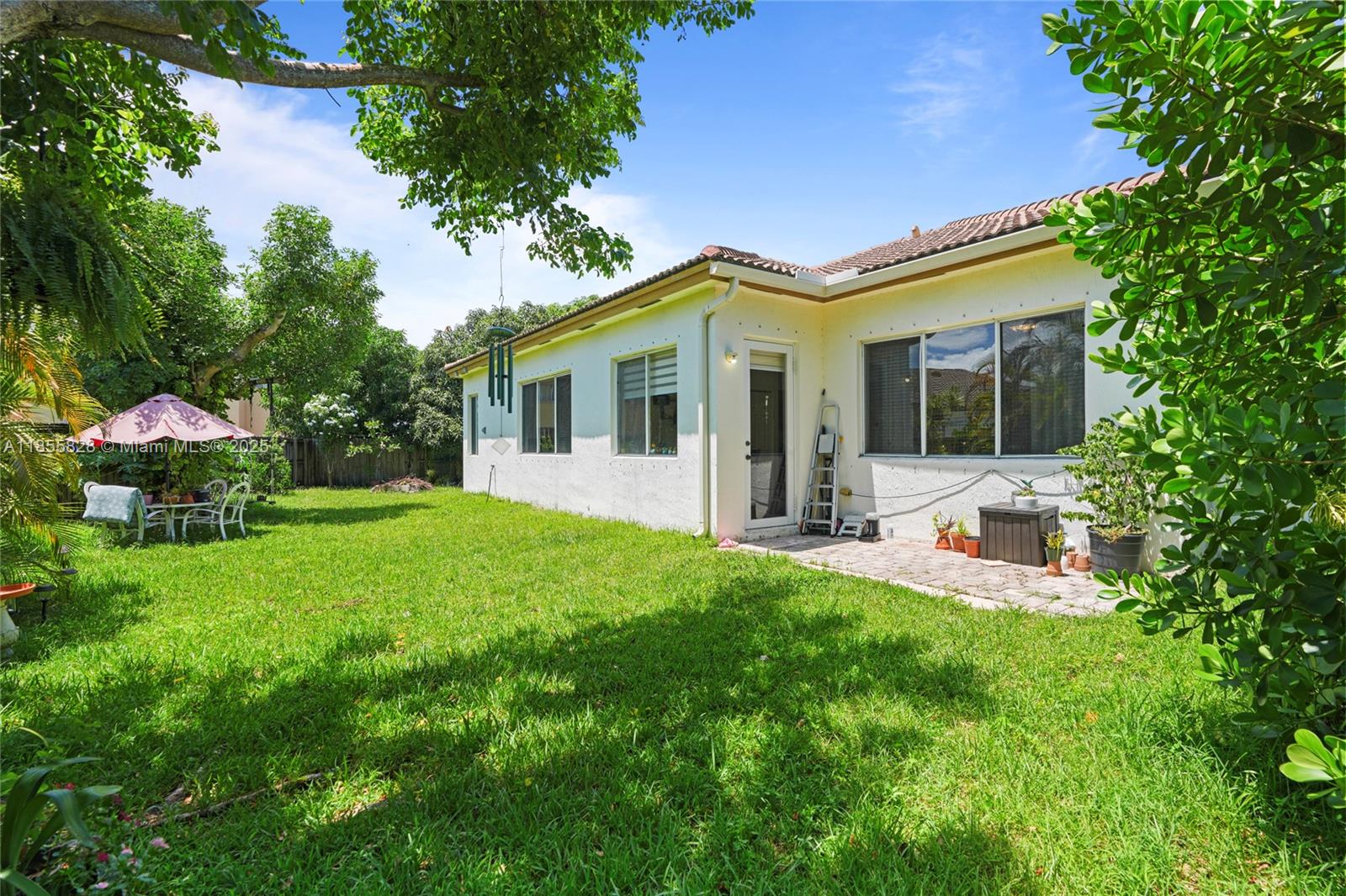 LAKES BY THE BAY AMBER - Residential