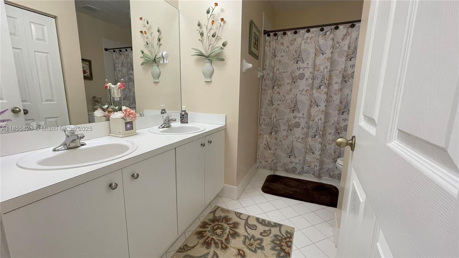 LAKES BY THE BAY AMBER - Residential