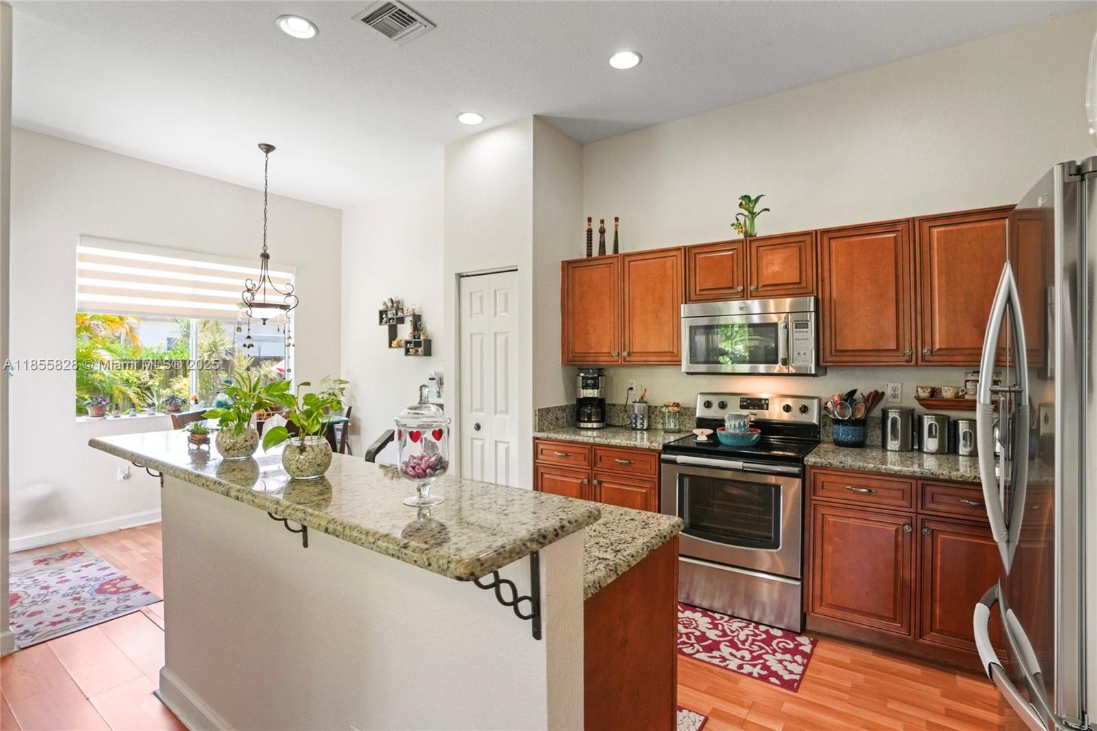 LAKES BY THE BAY AMBER - Residential