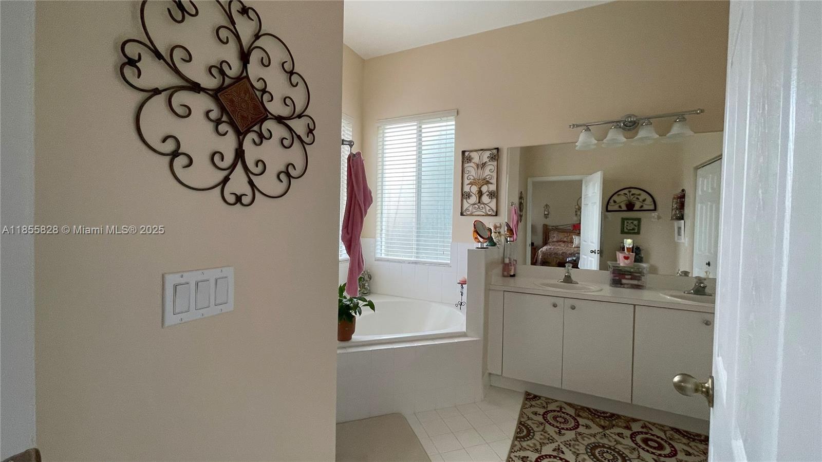 LAKES BY THE BAY AMBER - Residential