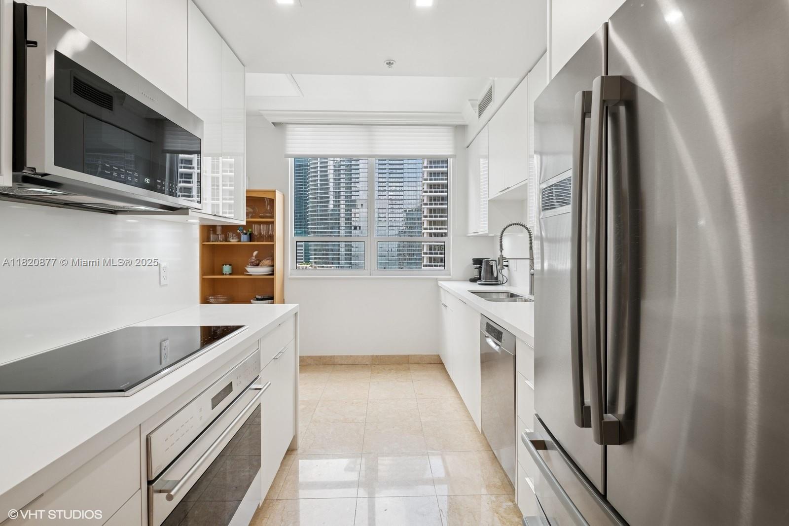 Property for Sale at 801 Brickell Key Blvd 2202, Miami, Broward County, Florida - Bedrooms: 2 
Bathrooms: 2  - $874,990