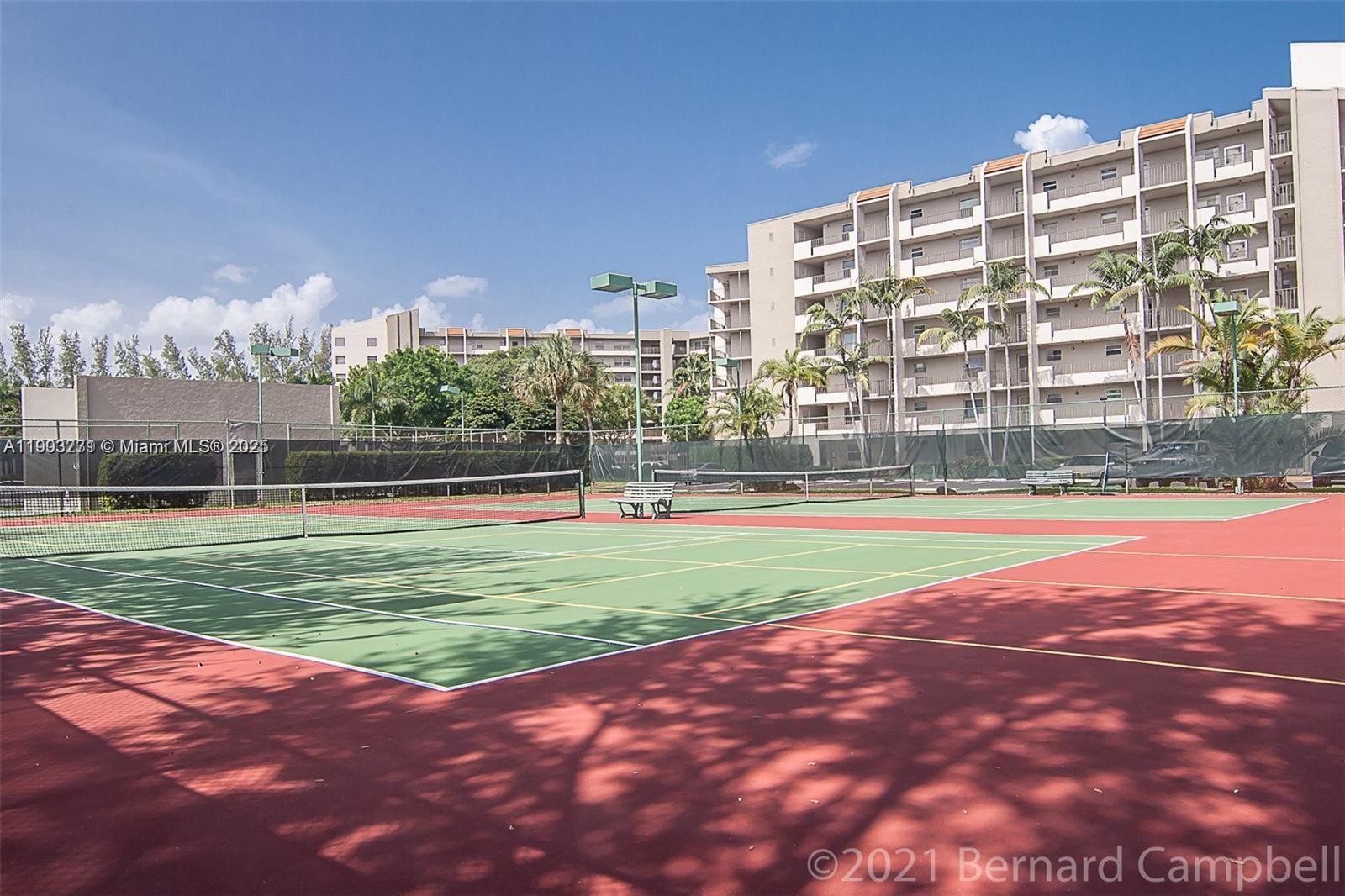 18TH HOLE AT INVERRARY CO - Residential