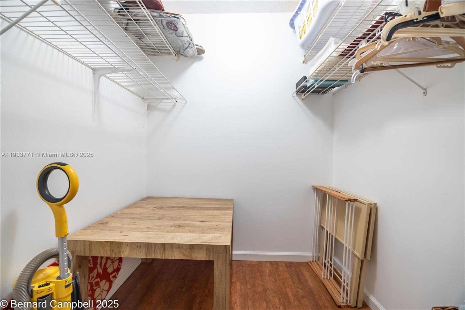 18TH HOLE AT INVERRARY CO - Residential