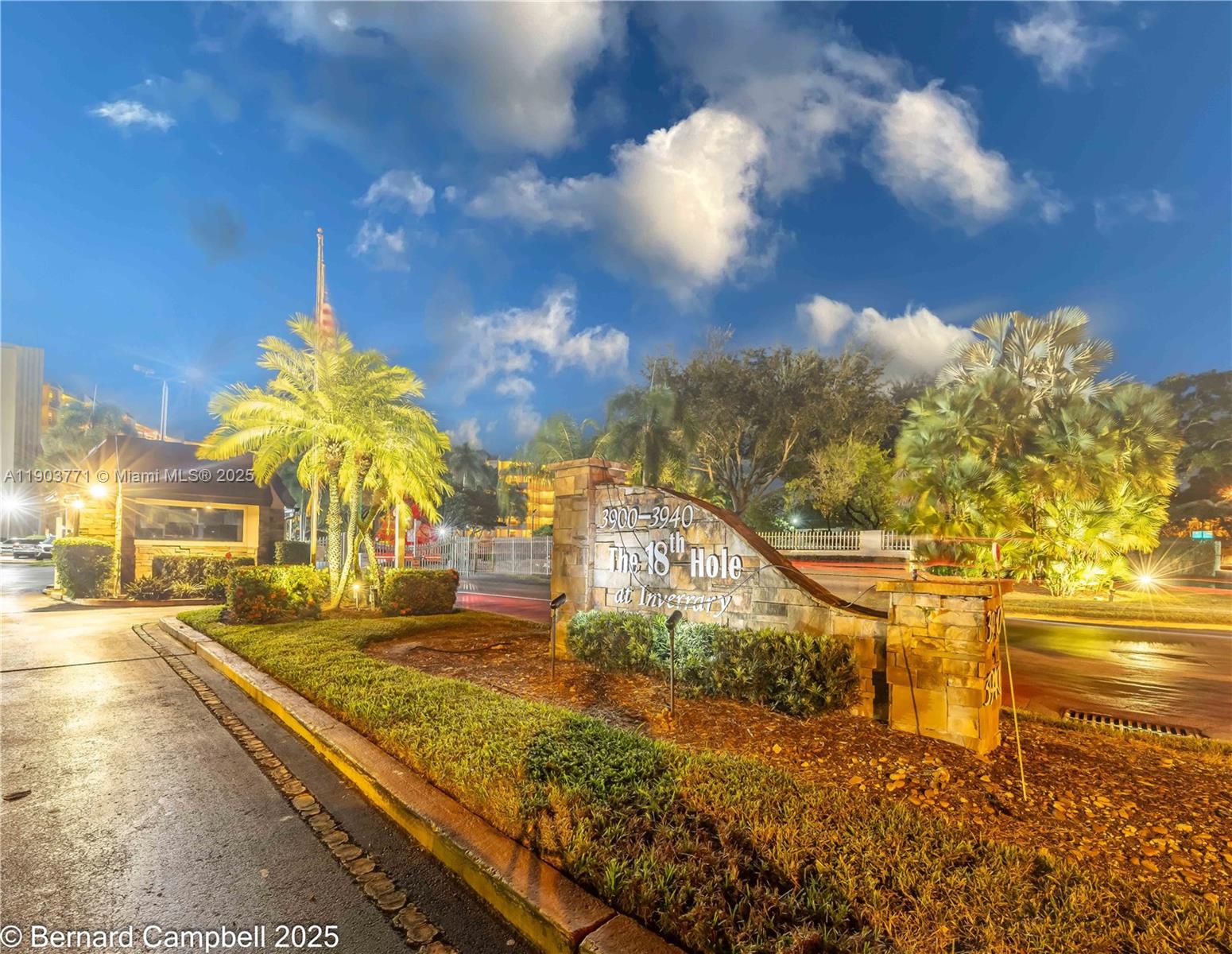 18TH HOLE AT INVERRARY CO - Residential