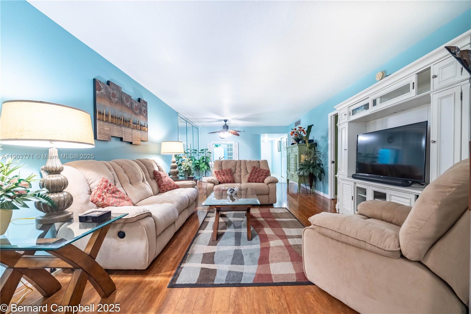 18TH HOLE AT INVERRARY CO - Residential