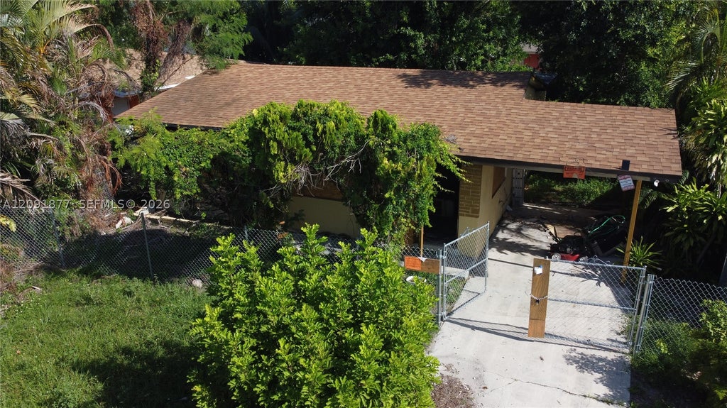 Photo of 5205 Wiley St, Hollywood, FL 33021 (MLS # A12091877)