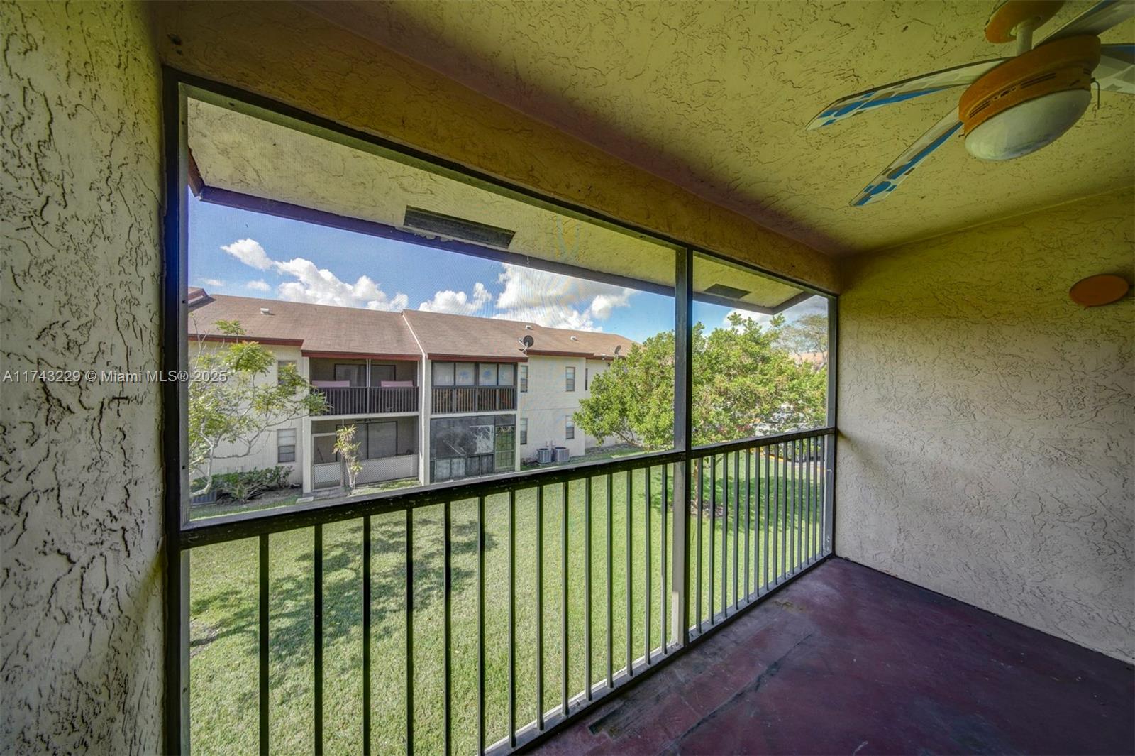 ROYALE GARDENS CONDO - Residential