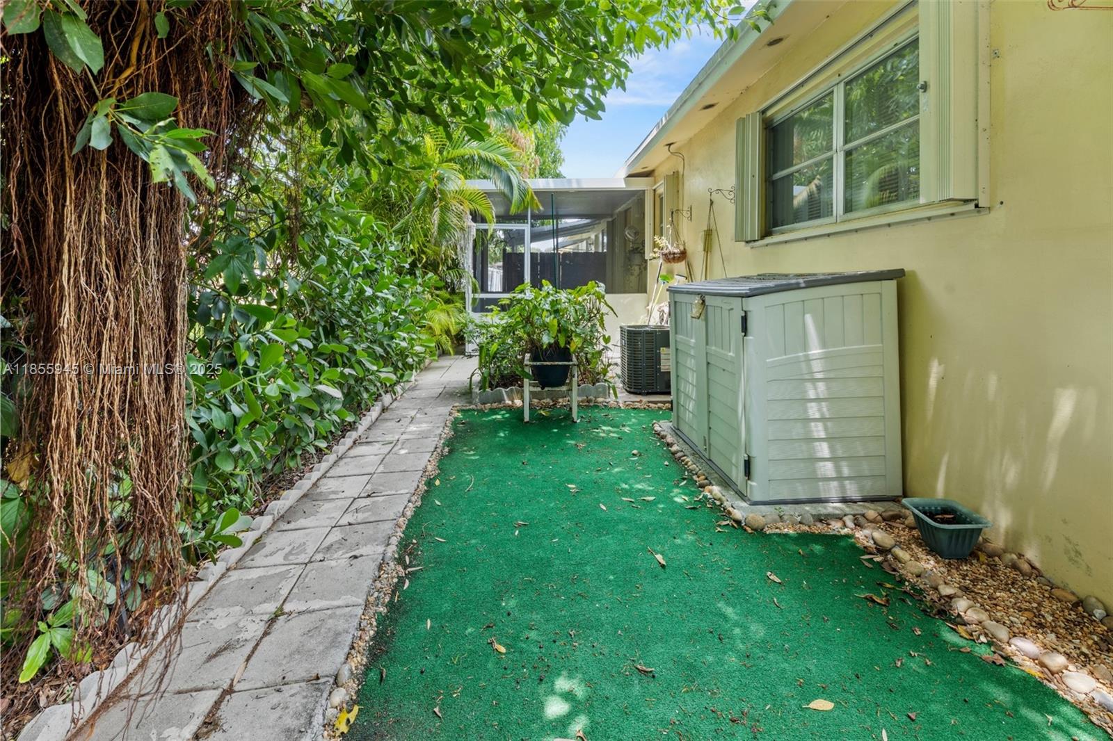 CORONET PLAZA CONDO - Residential