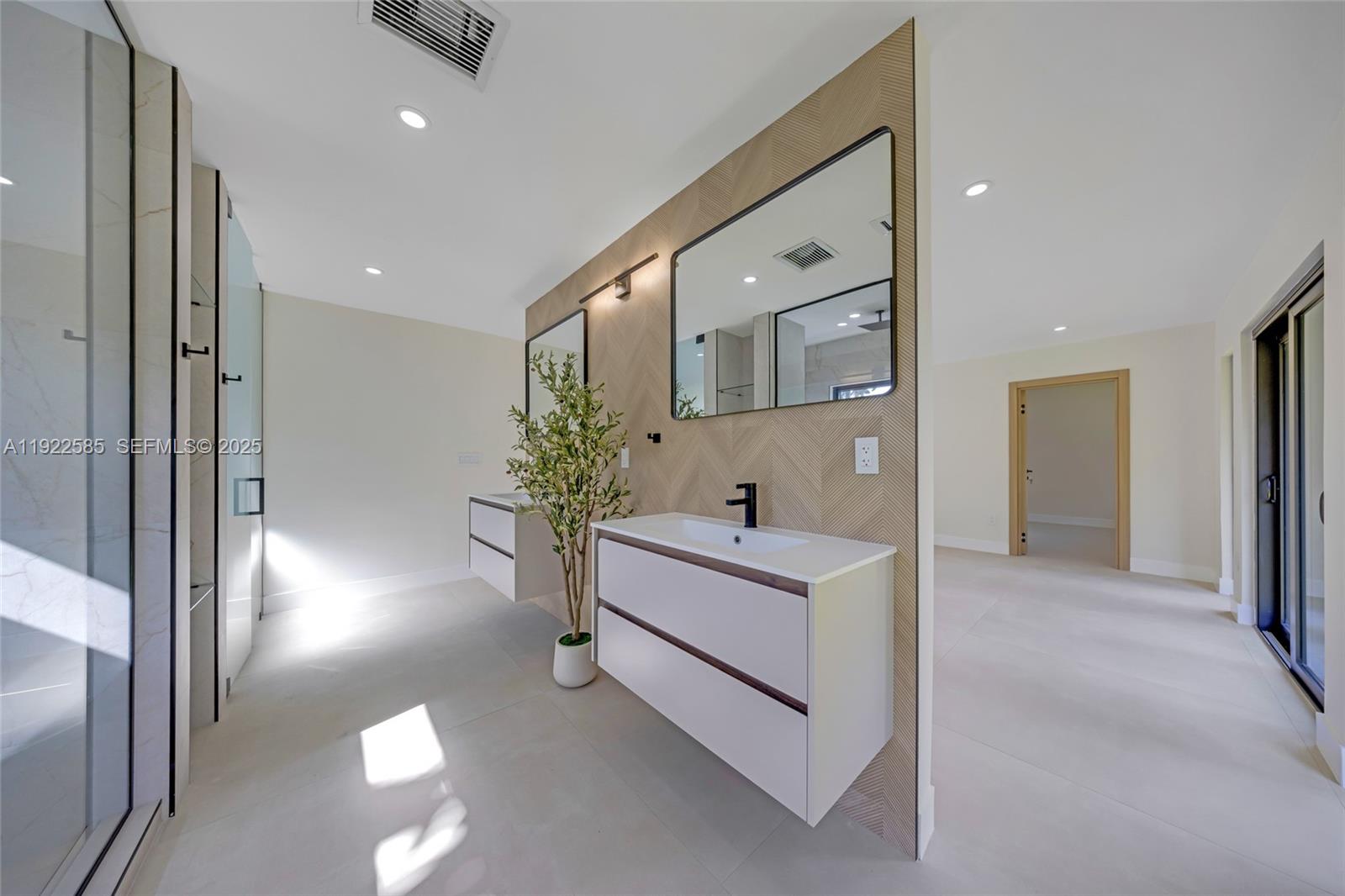 OAK HOMES - Residential