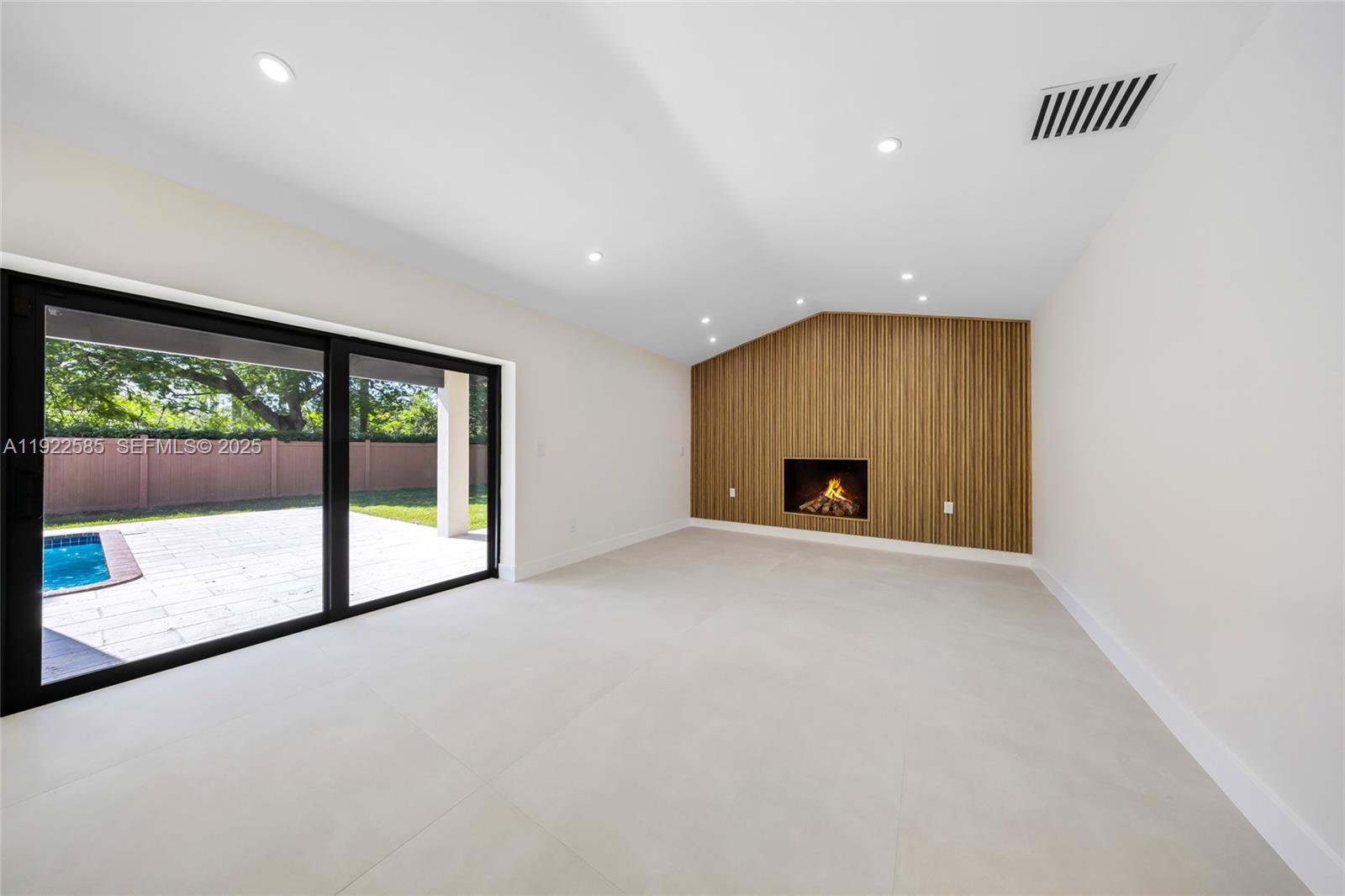 OAK HOMES - Residential