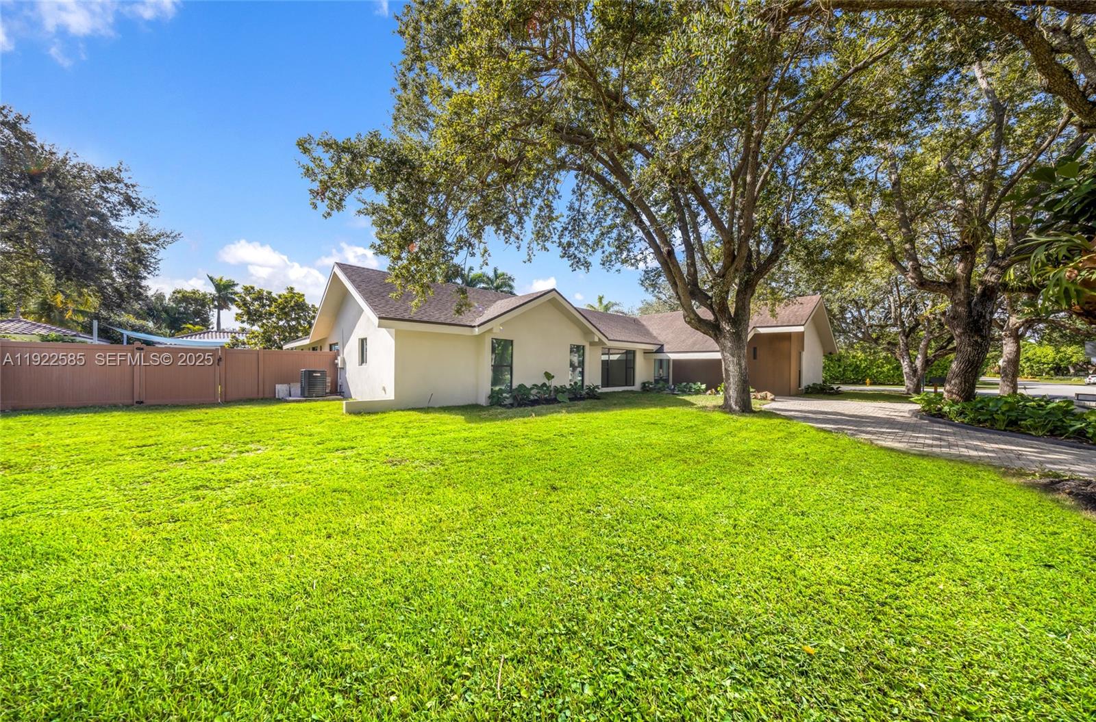 OAK HOMES - Residential