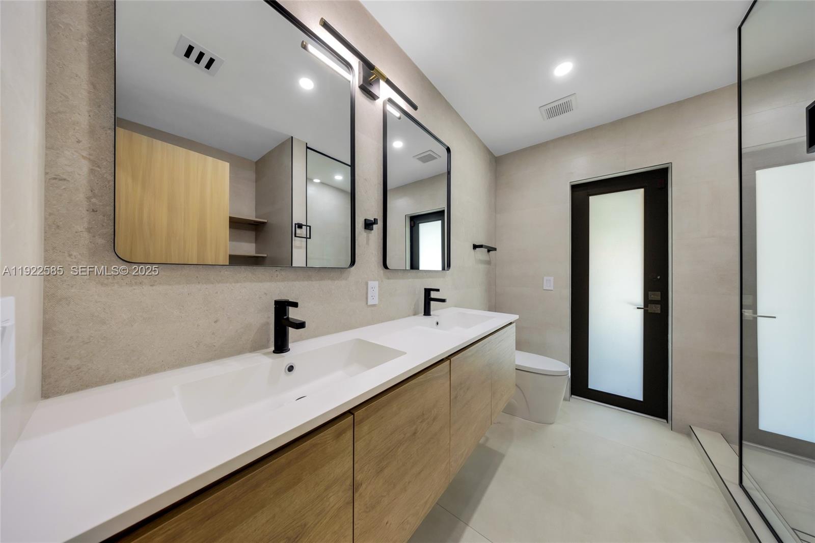 OAK HOMES - Residential