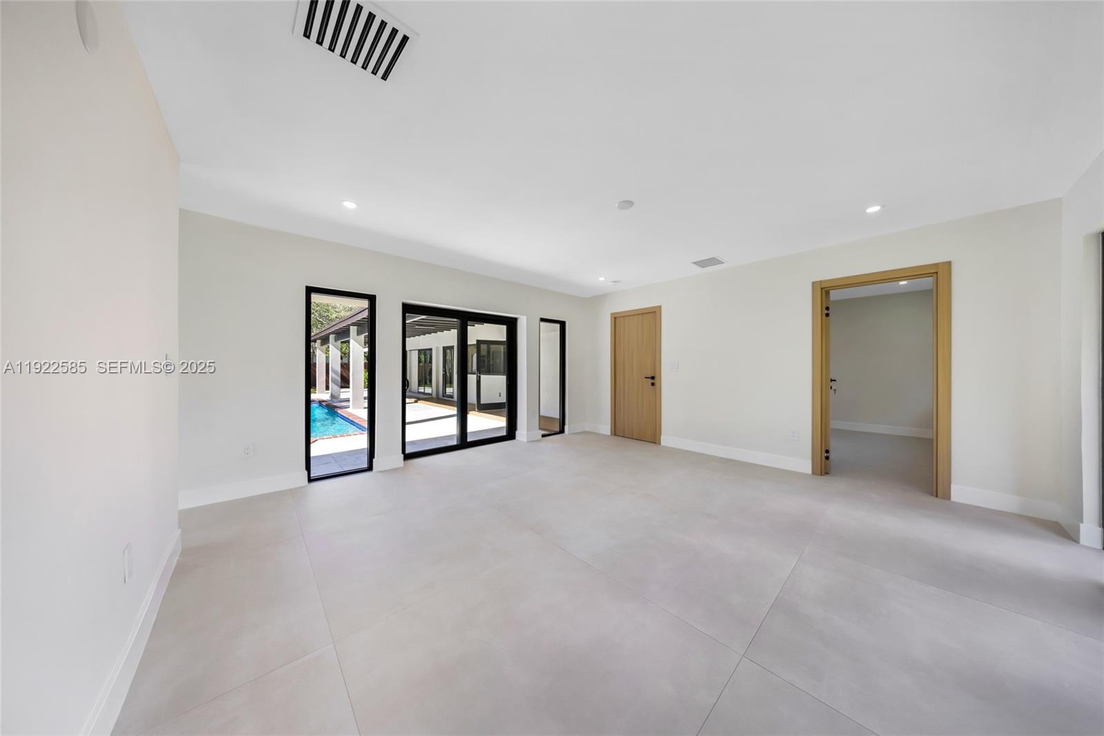 OAK HOMES - Residential